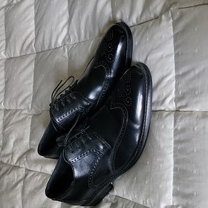 Men's leather dress shoes